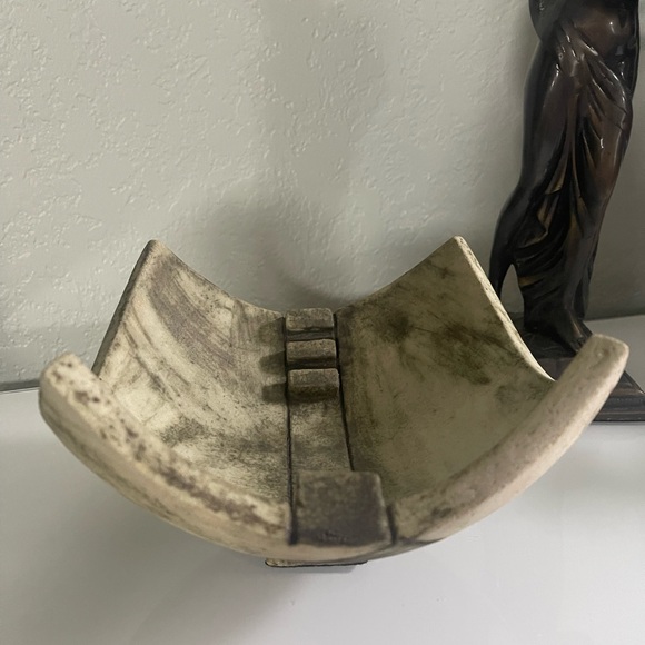 Beautiful & unique handmade bowl Use to display decorative accents on a tabletop - Picture 5 of 8